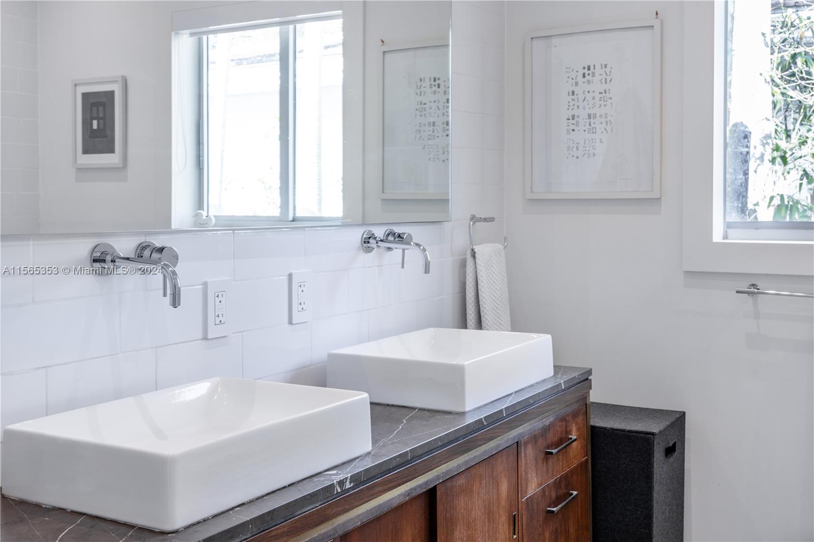 635 NE 52nd St, Miami, Florida 33137, 2 Bedrooms Bedrooms, ,2 BathroomsBathrooms,Residentiallease,For Rent,635 NE 52nd St,A11565353