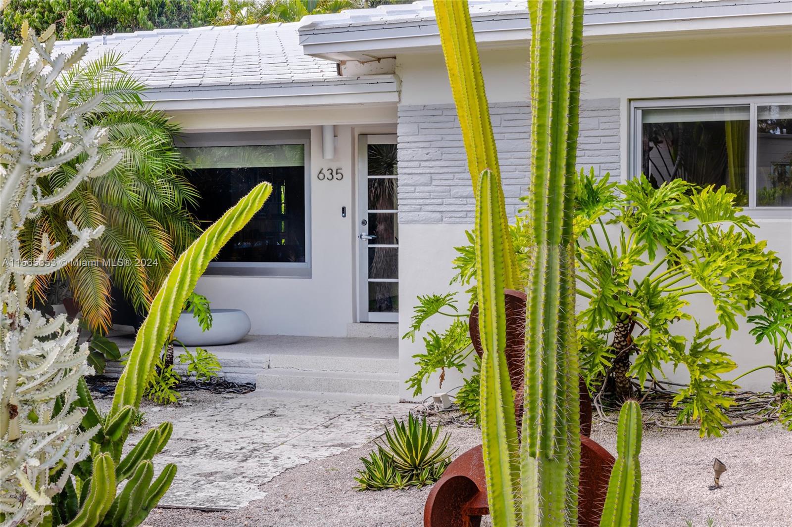 635 NE 52nd St, Miami, Florida 33137, 2 Bedrooms Bedrooms, ,2 BathroomsBathrooms,Residentiallease,For Rent,635 NE 52nd St,A11565353