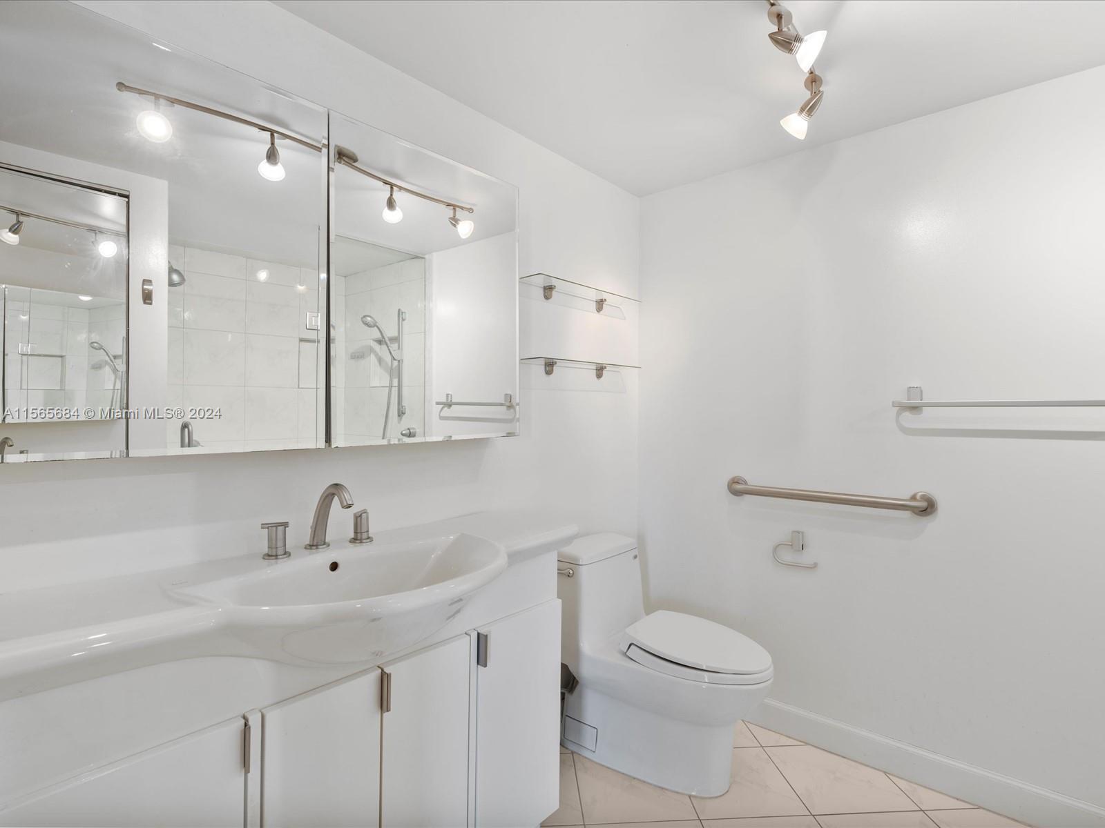 200 Leslie Dr 329, Hallandale Beach, Florida 33009, 1 Bedroom Bedrooms, ,2 BathroomsBathrooms,Residential,For Sale,200 Leslie Dr 329,A11565684