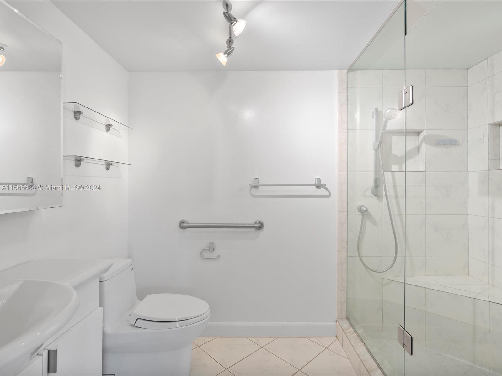 200 Leslie Dr 329, Hallandale Beach, Florida 33009, 1 Bedroom Bedrooms, ,2 BathroomsBathrooms,Residential,For Sale,200 Leslie Dr 329,A11565684