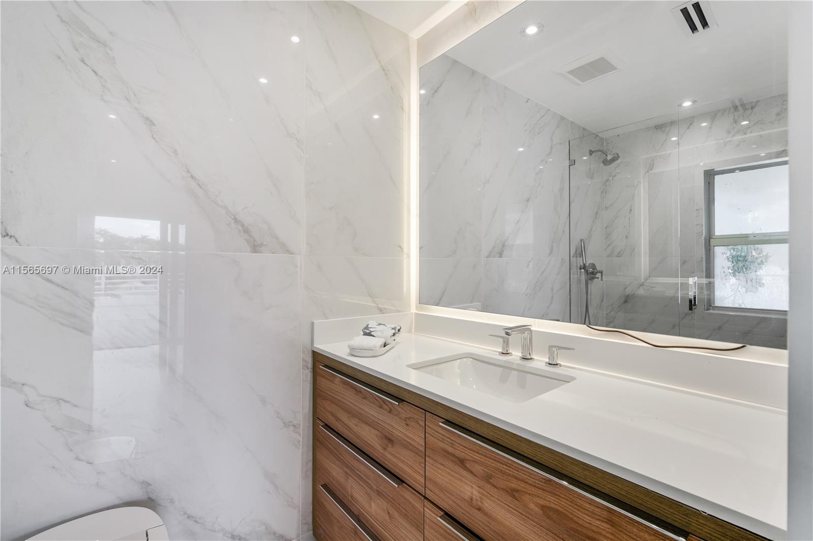 945 Mariner Dr, Key Biscayne, Florida 33149, 6 Bedrooms Bedrooms, ,6 BathroomsBathrooms,Residential,For Sale,945 Mariner Dr,A11565697