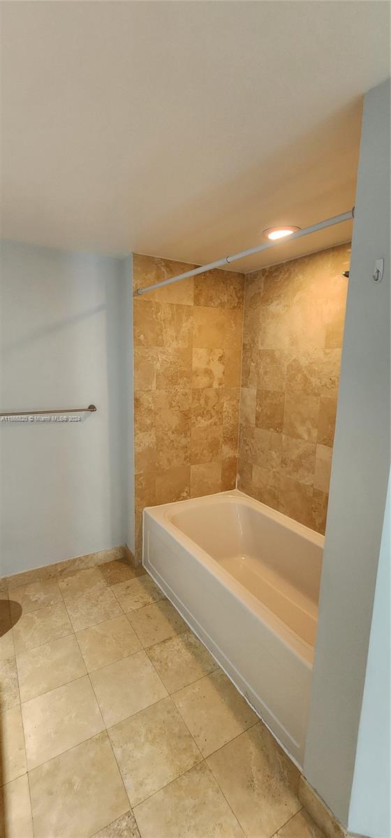 1745 E Hallandale Beach Blvd 2304W, Hallandale Beach, Florida 33009, 1 Bedroom Bedrooms, ,1 BathroomBathrooms,Residentiallease,For Rent,1745 E Hallandale Beach Blvd 2304W,A11565820