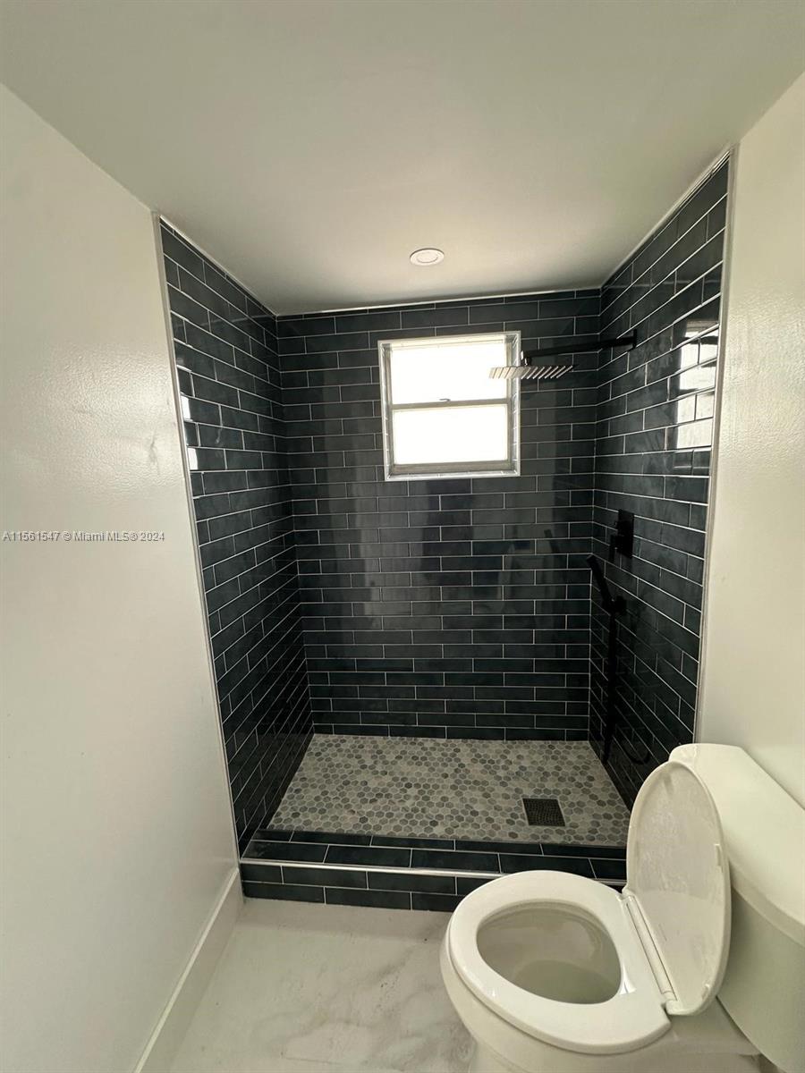 1100 NE 1st Ct 201, Hallandale Beach, Florida 33009, 2 Bedrooms Bedrooms, ,2 BathroomsBathrooms,Residentiallease,For Rent,1100 NE 1st Ct 201,A11561547