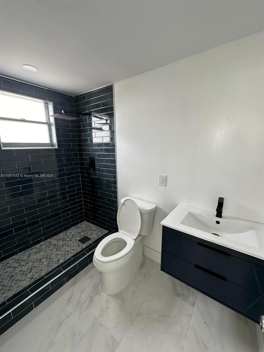 1100 NE 1st Ct 201, Hallandale Beach, Florida 33009, 2 Bedrooms Bedrooms, ,2 BathroomsBathrooms,Residentiallease,For Rent,1100 NE 1st Ct 201,A11561547