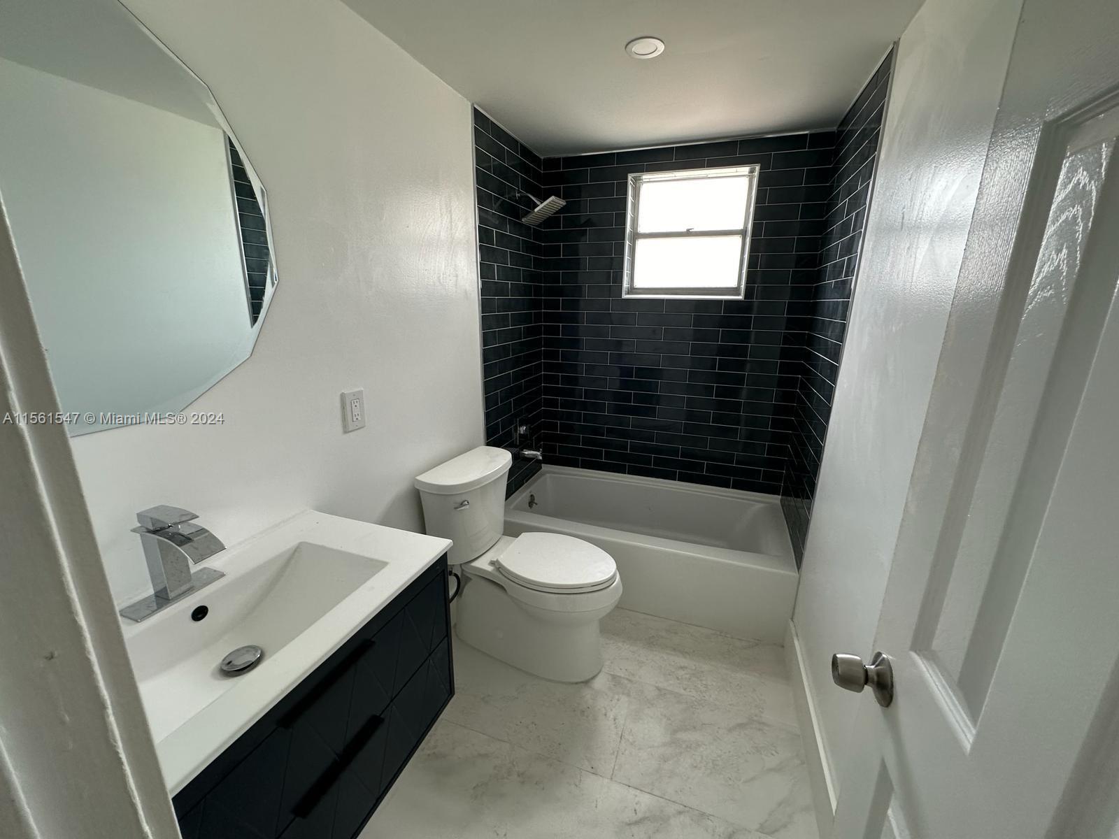 1100 NE 1st Ct 201, Hallandale Beach, Florida 33009, 2 Bedrooms Bedrooms, ,2 BathroomsBathrooms,Residentiallease,For Rent,1100 NE 1st Ct 201,A11561547