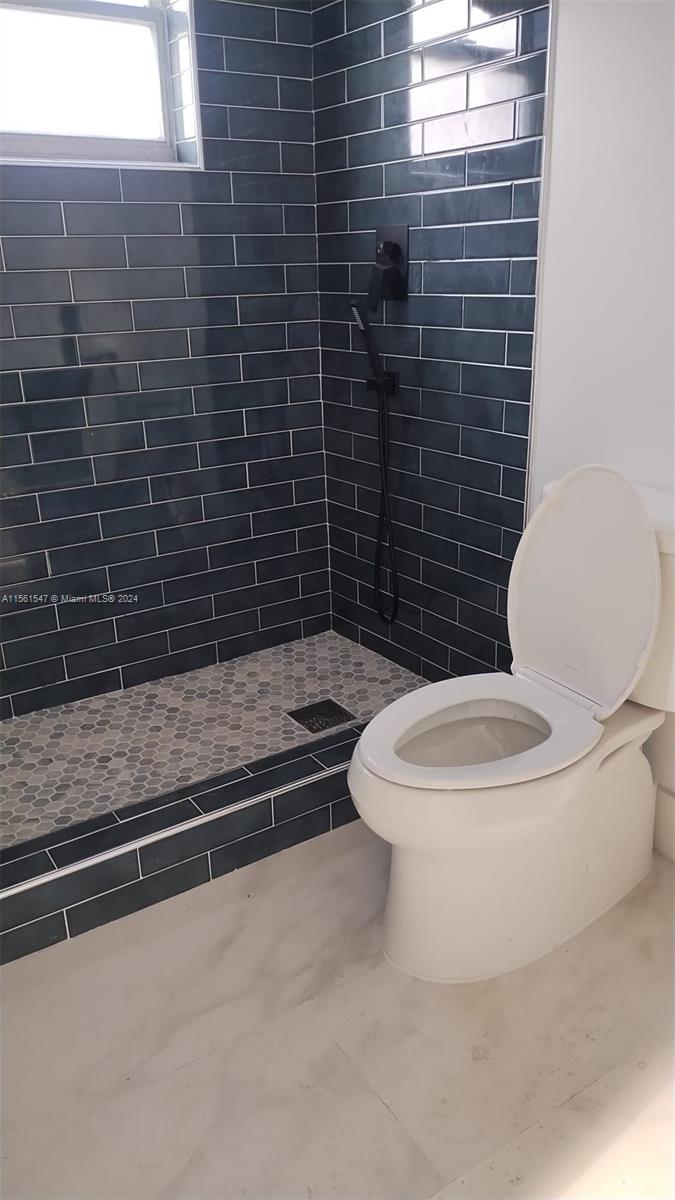 1100 NE 1st Ct 201, Hallandale Beach, Florida 33009, 2 Bedrooms Bedrooms, ,2 BathroomsBathrooms,Residentiallease,For Rent,1100 NE 1st Ct 201,A11561547