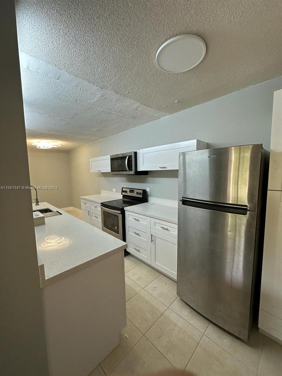 1100 NE 1st Ct 201, Hallandale Beach, Florida 33009, 2 Bedrooms Bedrooms, ,2 BathroomsBathrooms,Residentiallease,For Rent,1100 NE 1st Ct 201,A11561547