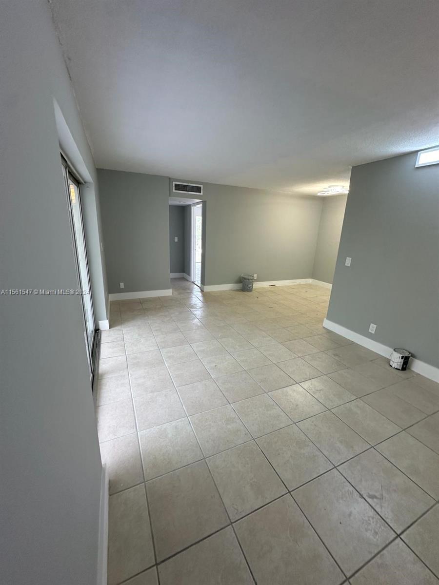 1100 NE 1st Ct 201, Hallandale Beach, Florida 33009, 2 Bedrooms Bedrooms, ,2 BathroomsBathrooms,Residentiallease,For Rent,1100 NE 1st Ct 201,A11561547
