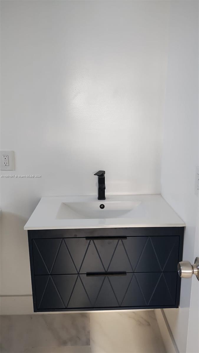 1100 NE 1st Ct 201, Hallandale Beach, Florida 33009, 2 Bedrooms Bedrooms, ,2 BathroomsBathrooms,Residentiallease,For Rent,1100 NE 1st Ct 201,A11561547