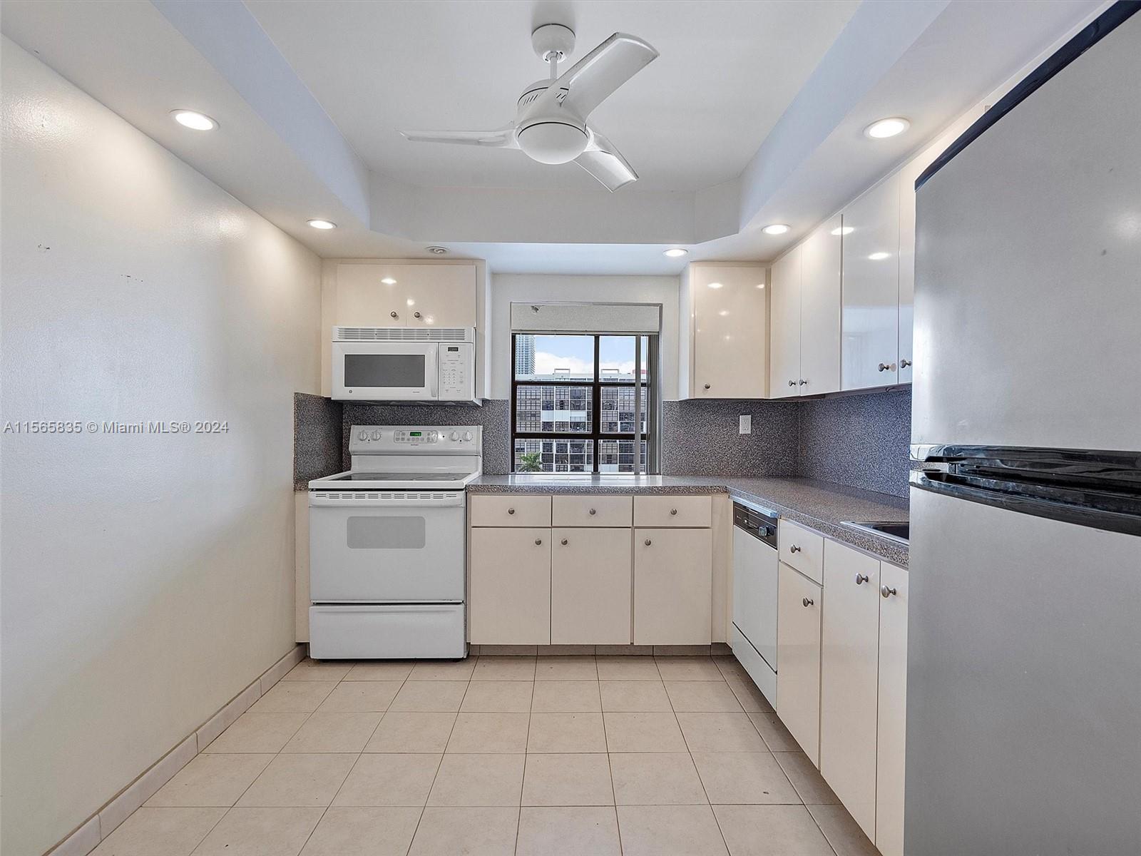 600 Parkview Dr 718, Hallandale Beach, Florida 33009, 2 Bedrooms Bedrooms, ,2 BathroomsBathrooms,Residential,For Sale,600 Parkview Dr 718,A11565835