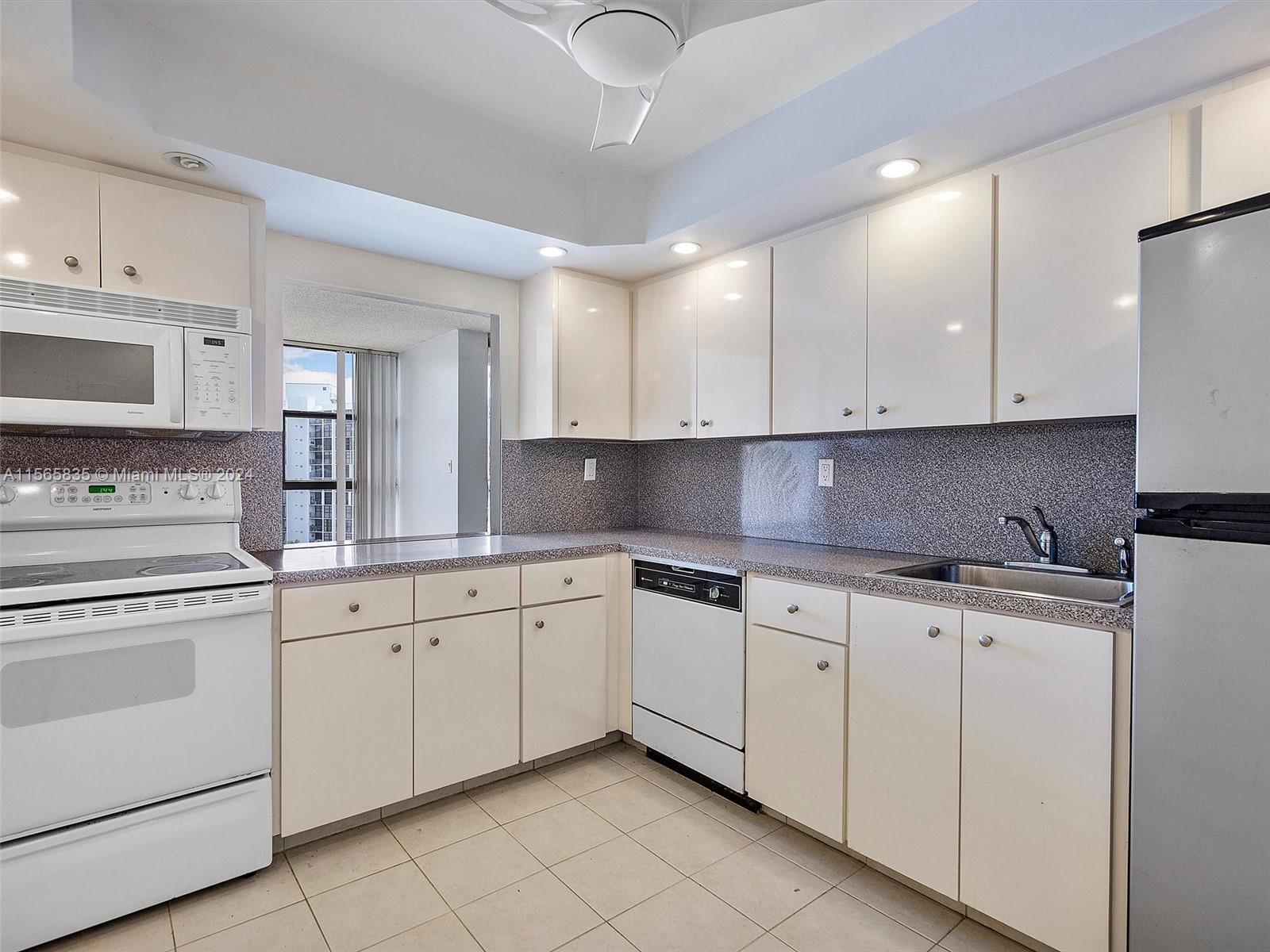 600 Parkview Dr 718, Hallandale Beach, Florida 33009, 2 Bedrooms Bedrooms, ,2 BathroomsBathrooms,Residential,For Sale,600 Parkview Dr 718,A11565835