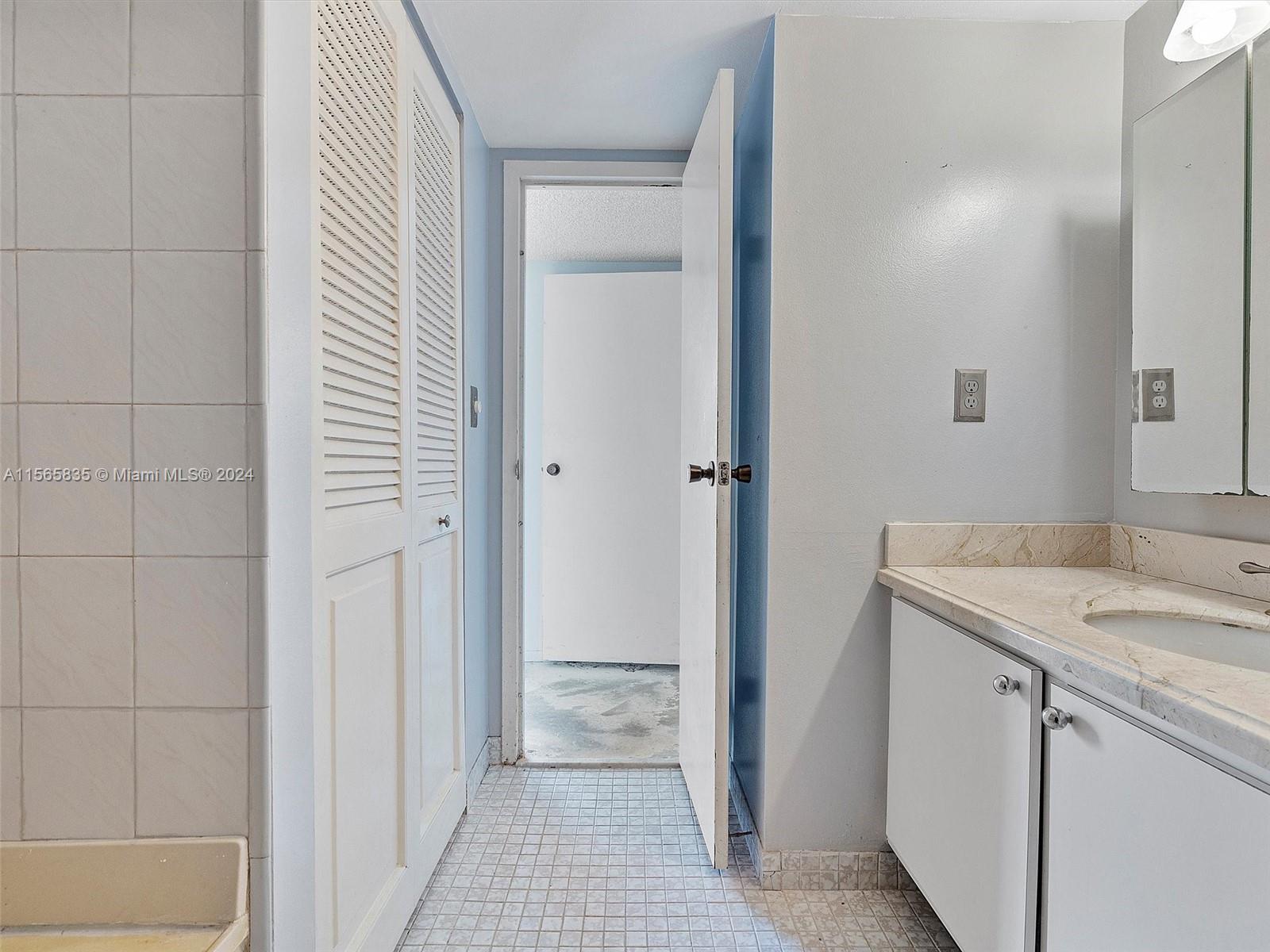 600 Parkview Dr 718, Hallandale Beach, Florida 33009, 2 Bedrooms Bedrooms, ,2 BathroomsBathrooms,Residential,For Sale,600 Parkview Dr 718,A11565835