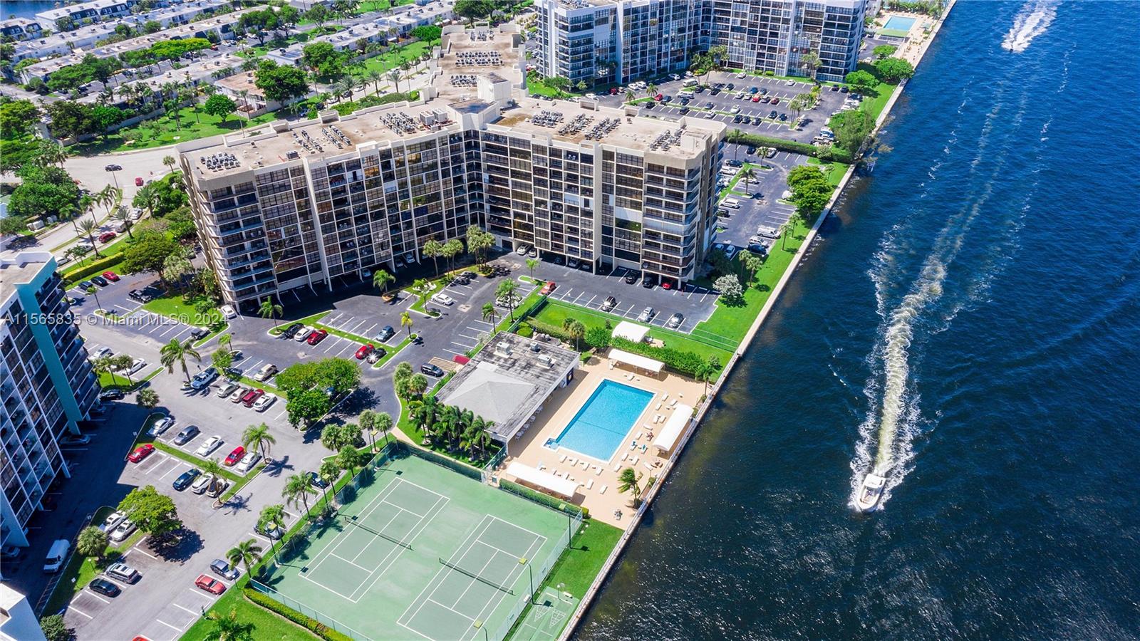 600 Parkview Dr 718, Hallandale Beach, Florida 33009, 2 Bedrooms Bedrooms, ,2 BathroomsBathrooms,Residential,For Sale,600 Parkview Dr 718,A11565835