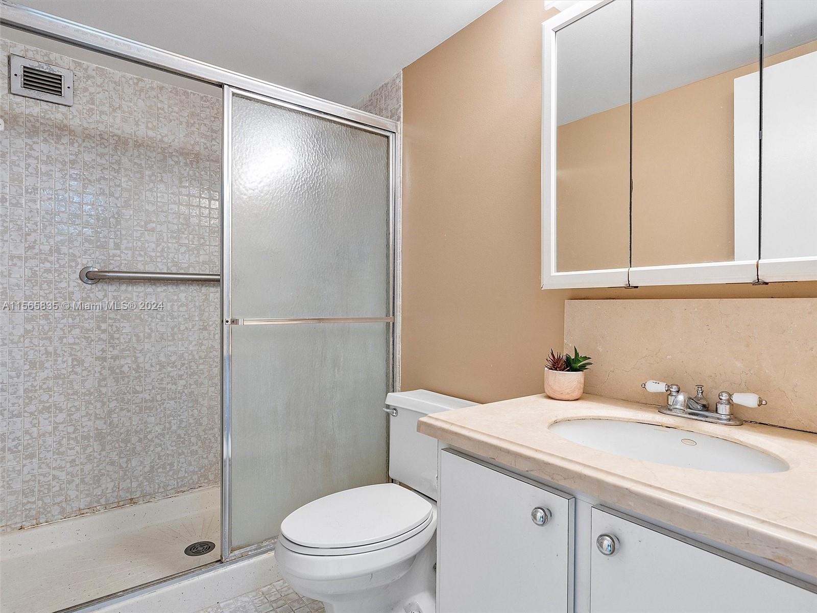 600 Parkview Dr 718, Hallandale Beach, Florida 33009, 2 Bedrooms Bedrooms, ,2 BathroomsBathrooms,Residential,For Sale,600 Parkview Dr 718,A11565835