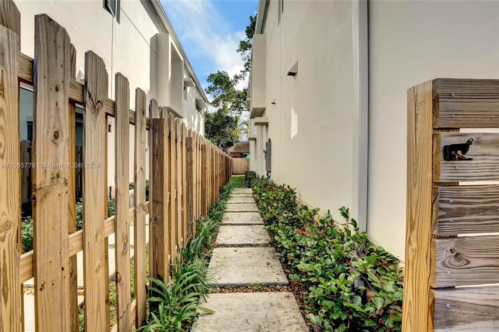 570 SW 6th Ave 570, Fort Lauderdale, Florida 33315, 3 Bedrooms Bedrooms, ,2 BathroomsBathrooms,Residentiallease,For Rent,570 SW 6th Ave 570,A11565779