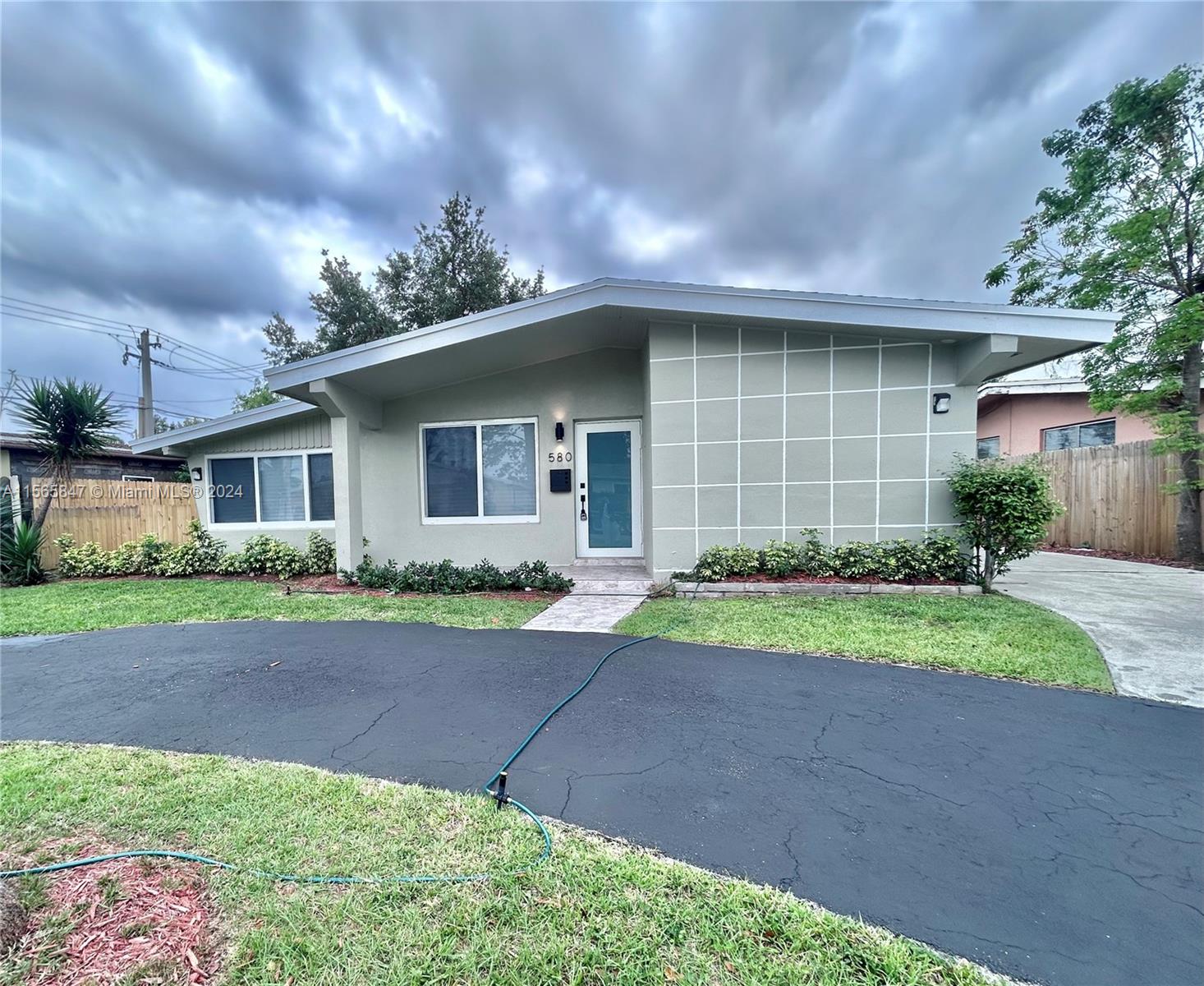 580 NE 177th St 0, North Miami Beach, Florida 33162, 2 Bedrooms Bedrooms, ,2 BathroomsBathrooms,Residentiallease,For Rent,580 NE 177th St 0,A11565847