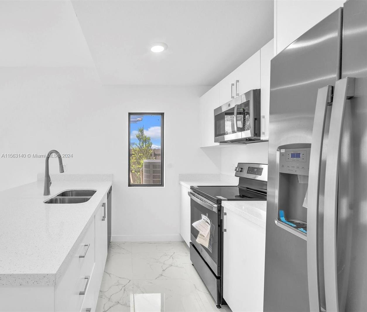 Homestead, Florida 33034, 5 Bedrooms Bedrooms, ,4 BathroomsBathrooms,Residentiallease,For Rent,A11563140