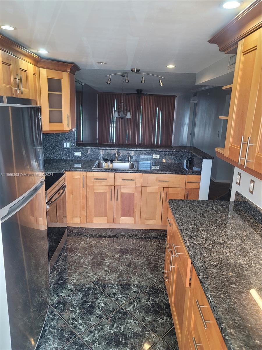 121 Golden Isles Dr 405, Hallandale Beach, Florida 33009, 2 Bedrooms Bedrooms, ,2 BathroomsBathrooms,Residentiallease,For Rent,121 Golden Isles Dr 405,A11565863