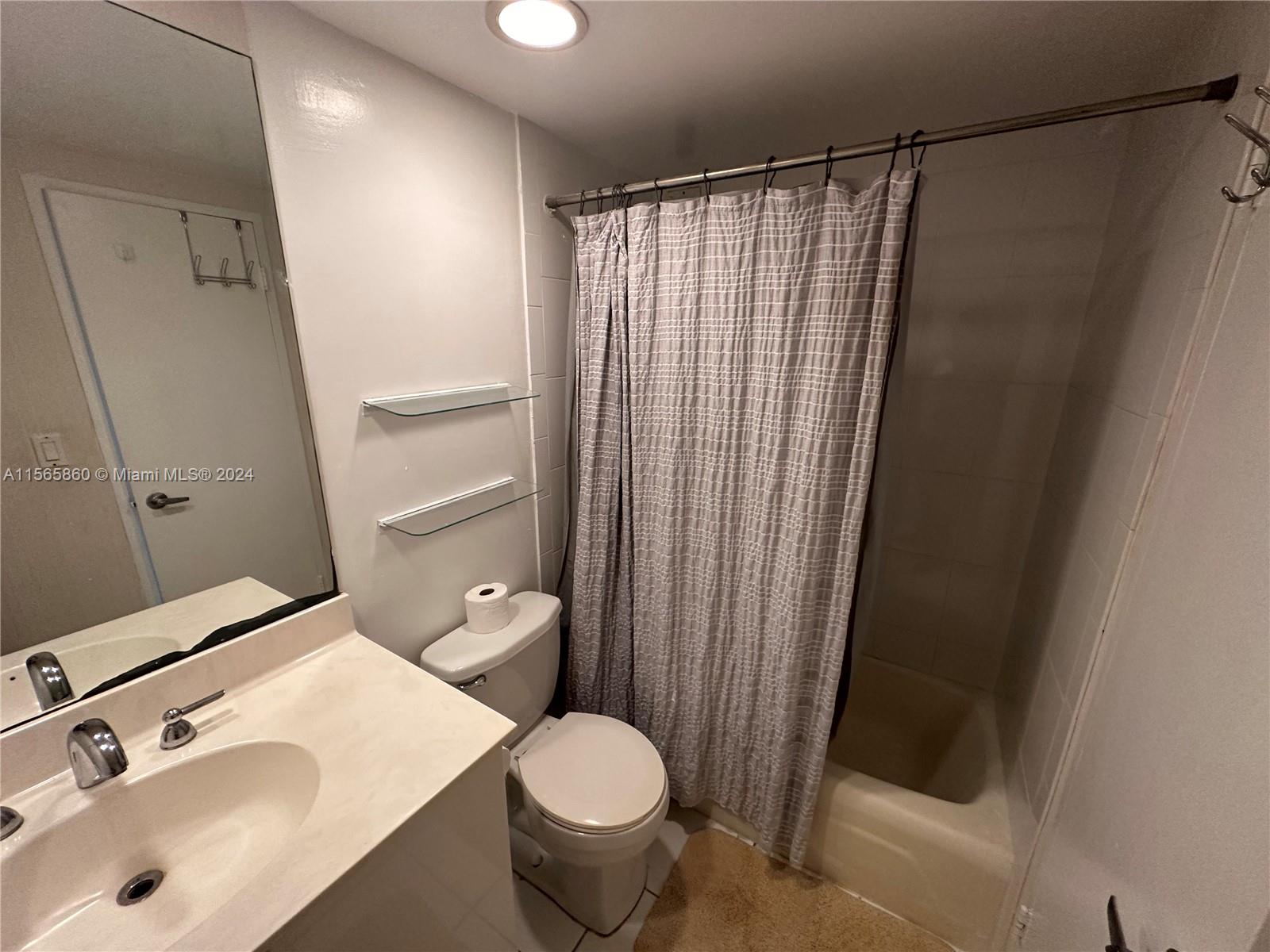 3001 S OCEAN DR 423 E, Hollywood, Florida 33019, 1 Bedroom Bedrooms, ,1 BathroomBathrooms,Residentiallease,For Rent,3001 S OCEAN DR 423 E,A11565860