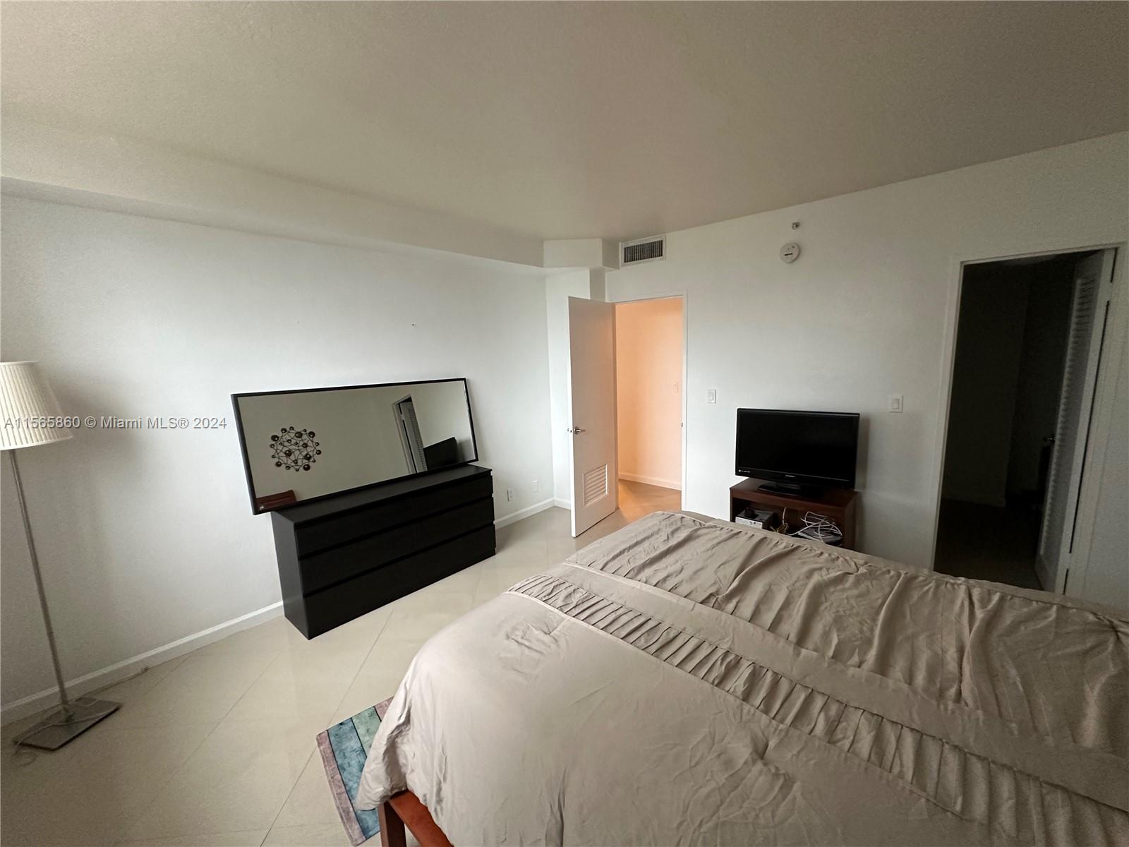 3001 S OCEAN DR 423 E, Hollywood, Florida 33019, 1 Bedroom Bedrooms, ,1 BathroomBathrooms,Residentiallease,For Rent,3001 S OCEAN DR 423 E,A11565860
