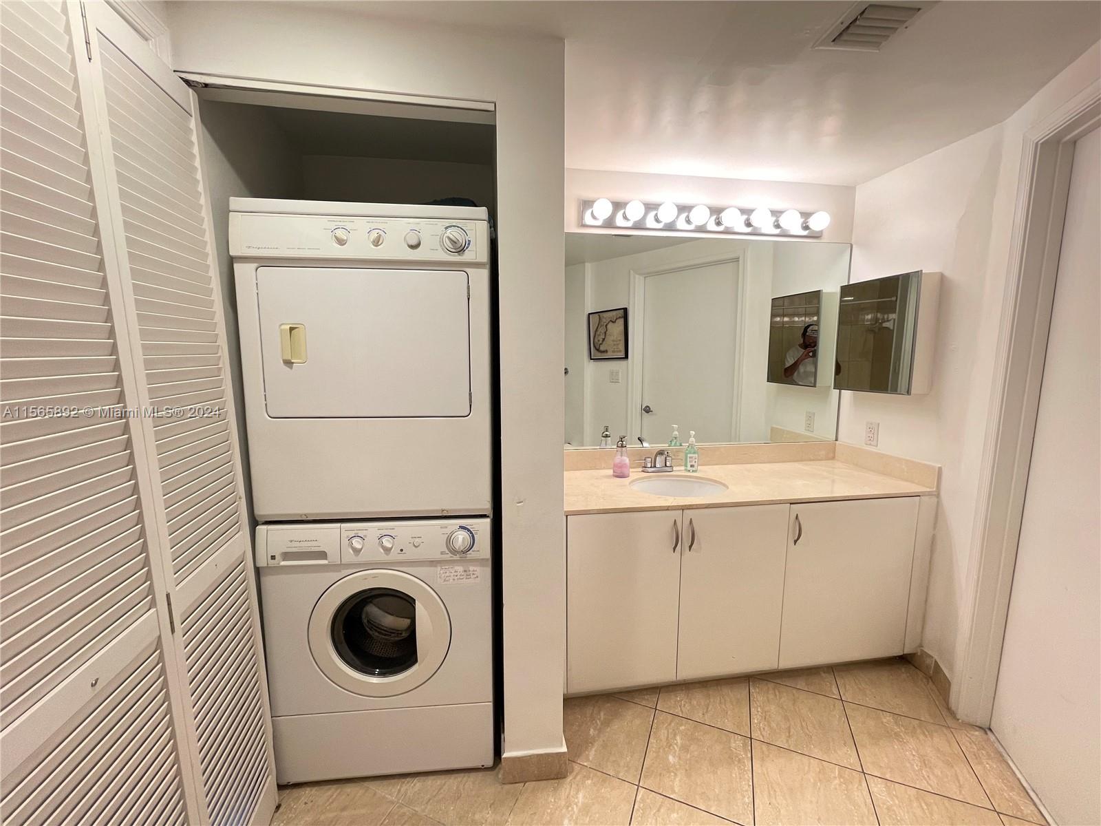 1750 N Bayshore Dr 5614, Miami, Florida 33132, 2 Bedrooms Bedrooms, ,2 BathroomsBathrooms,Residentiallease,For Rent,1750 N Bayshore Dr 5614,A11565892