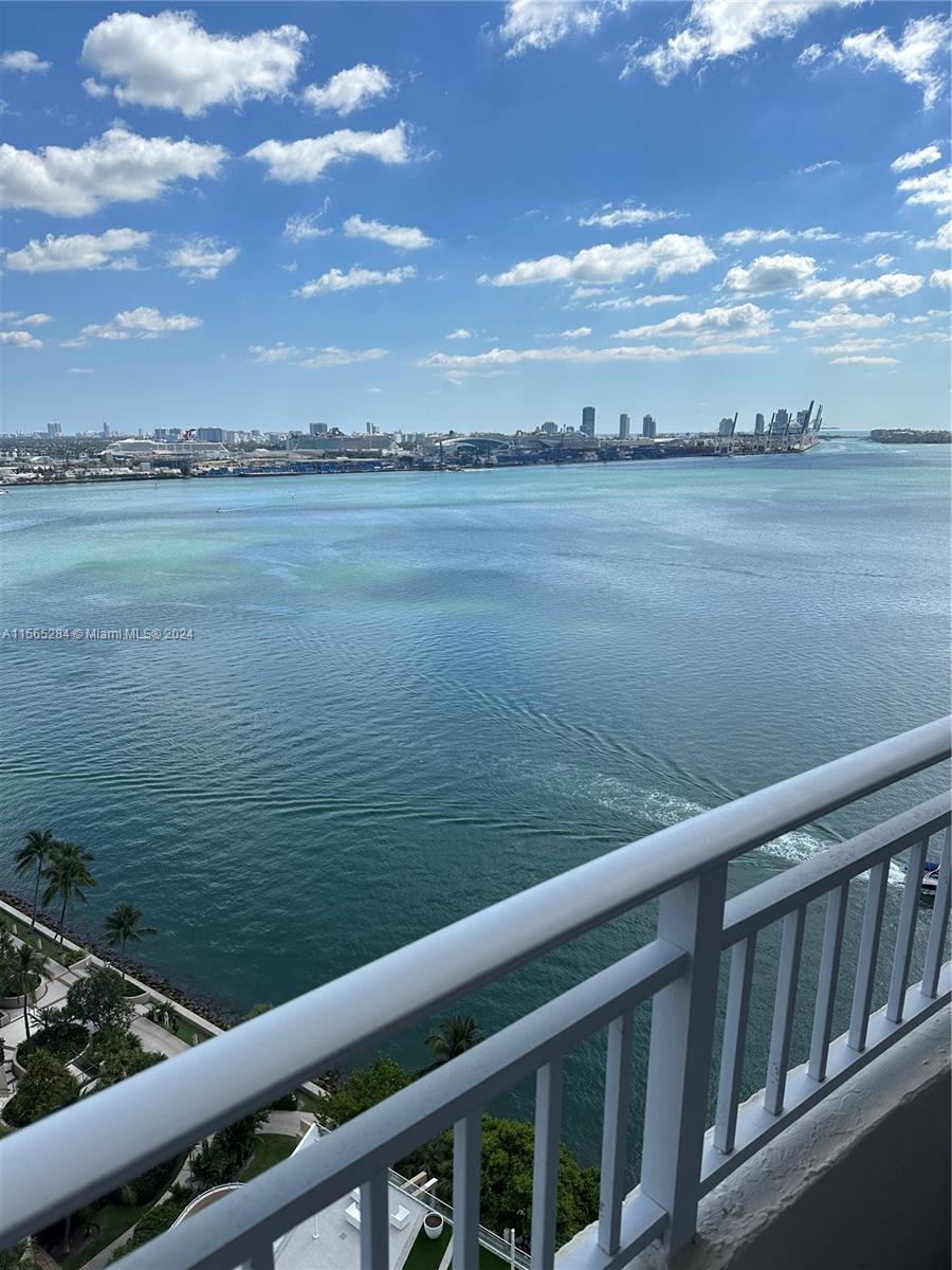 Step into luxury living with this beautifully updated one-bedroom unit nestled in the prestigious Brickell Key.  Enjoy beautiful Bay and City views, from this PH unit.  Unit is available furnished or unfurnished, enjoy the convenience of a washer-dryer right in your unit, concierge, valet parking, a well-equipped gym, a 24-hour convenience store on site, a business center, a party room, and an outdoor grilling area perfect for entertaining. Experience the epitome of modern urban living in this exquisite property.  

Pool area is being renovated waiting on the final permit from city to re-open.