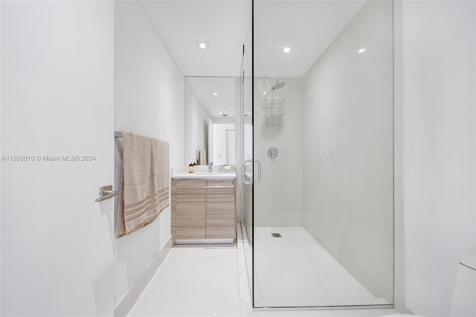 121 NE 34th St 1108, Miami, Florida 33137, 3 Bedrooms Bedrooms, ,3 BathroomsBathrooms,Residentiallease,For Rent,121 NE 34th St 1108,A11565910