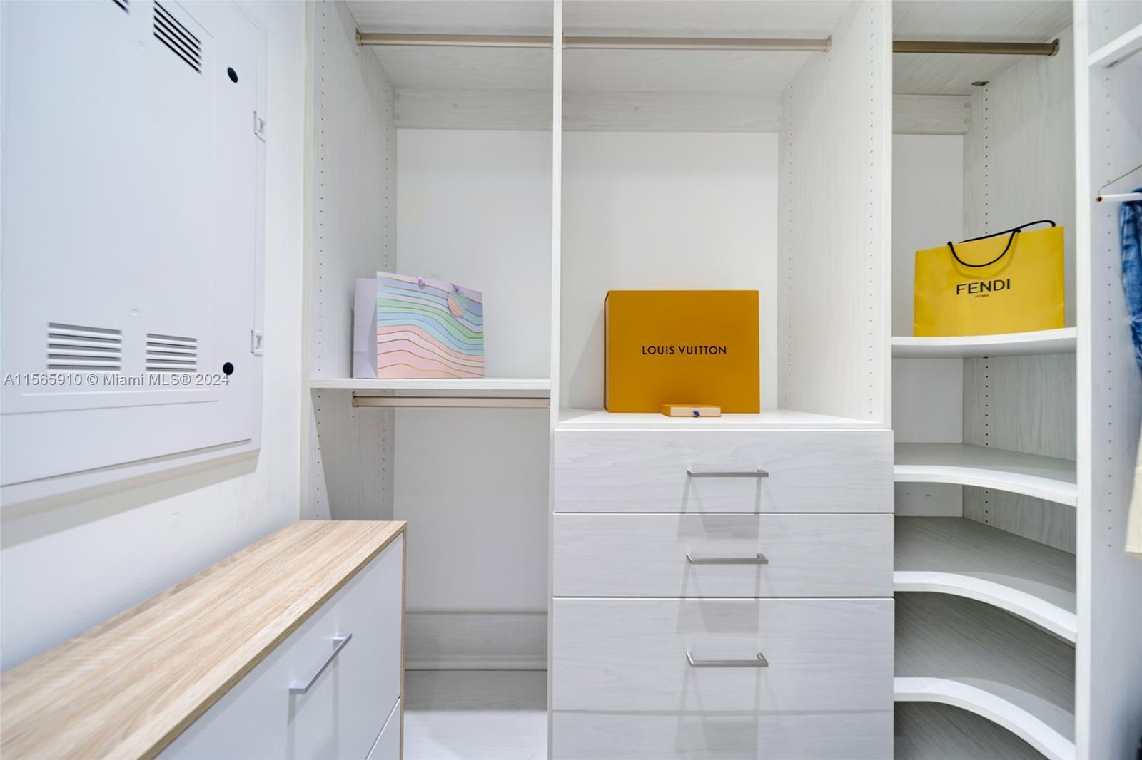 121 NE 34th St 1108, Miami, Florida 33137, 3 Bedrooms Bedrooms, ,3 BathroomsBathrooms,Residentiallease,For Rent,121 NE 34th St 1108,A11565910