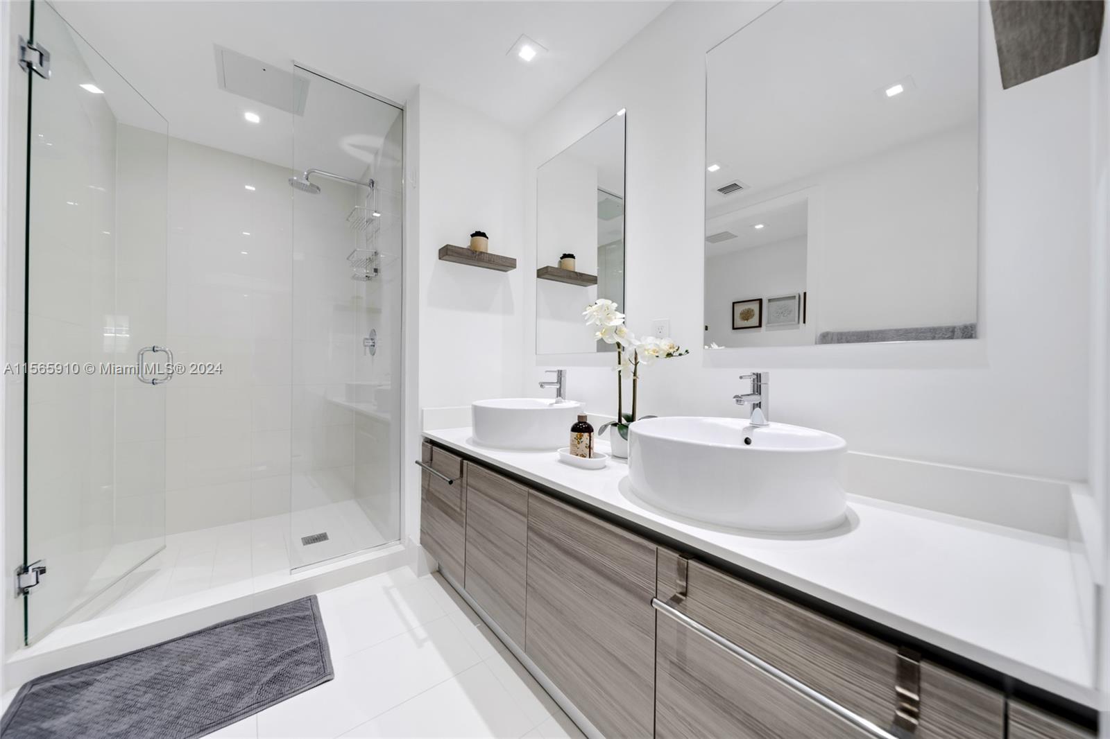 121 NE 34th St 1108, Miami, Florida 33137, 3 Bedrooms Bedrooms, ,3 BathroomsBathrooms,Residentiallease,For Rent,121 NE 34th St 1108,A11565910