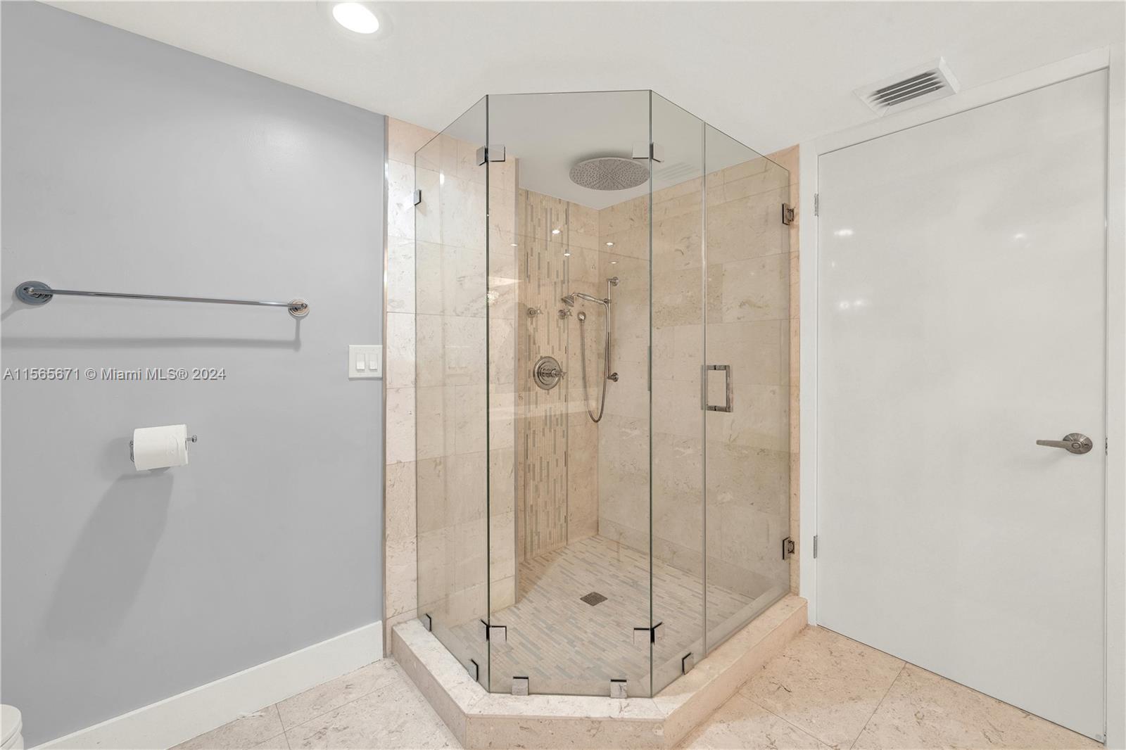 19355 Turnberry Way 22D, Aventura, Florida 33180, 2 Bedrooms Bedrooms, ,2 BathroomsBathrooms,Residential,For Sale,19355 Turnberry Way 22D,A11565671