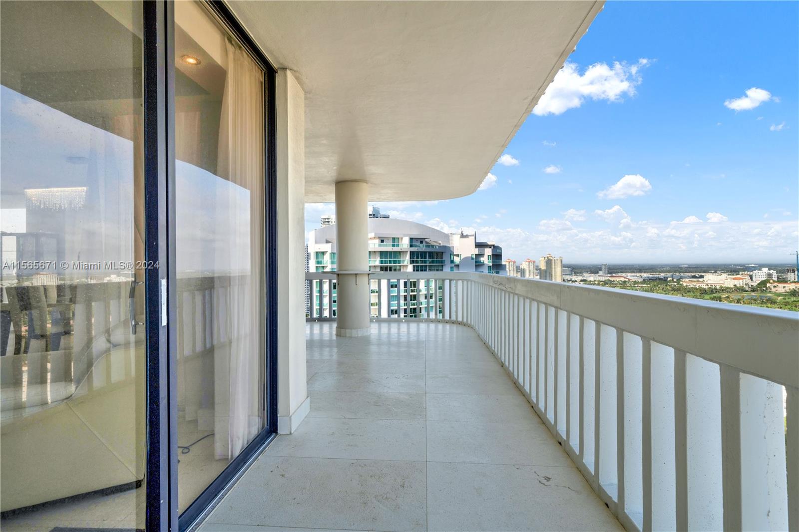 19355 Turnberry Way 22D, Aventura, Florida 33180, 2 Bedrooms Bedrooms, ,2 BathroomsBathrooms,Residential,For Sale,19355 Turnberry Way 22D,A11565671