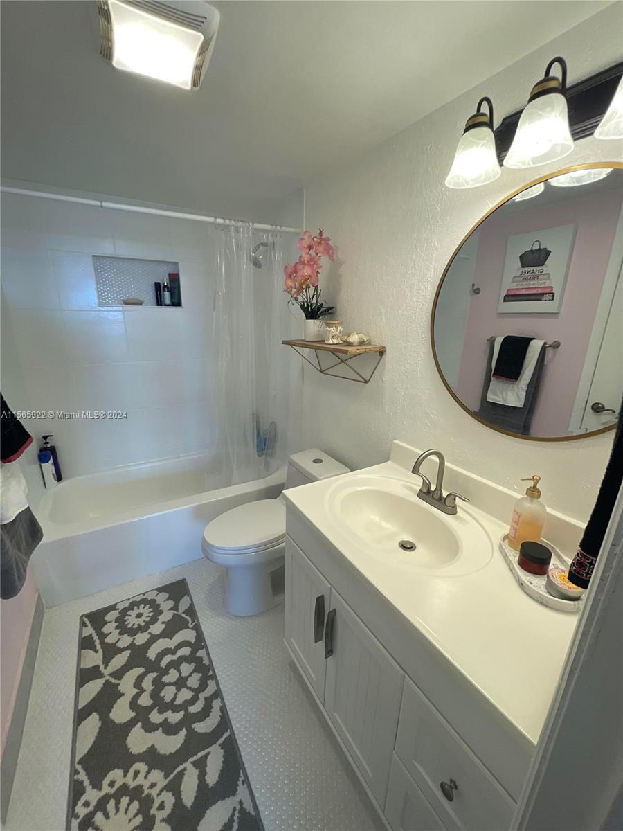 401 Golden Isles Dr 1111, Hallandale Beach, Florida 33009, 1 Bedroom Bedrooms, ,1 BathroomBathrooms,Residentiallease,For Rent,401 Golden Isles Dr 1111,A11565922