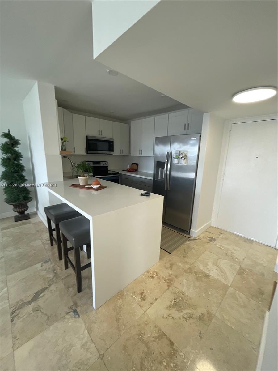 401 Golden Isles Dr 1111, Hallandale Beach, Florida 33009, 1 Bedroom Bedrooms, ,1 BathroomBathrooms,Residentiallease,For Rent,401 Golden Isles Dr 1111,A11565922