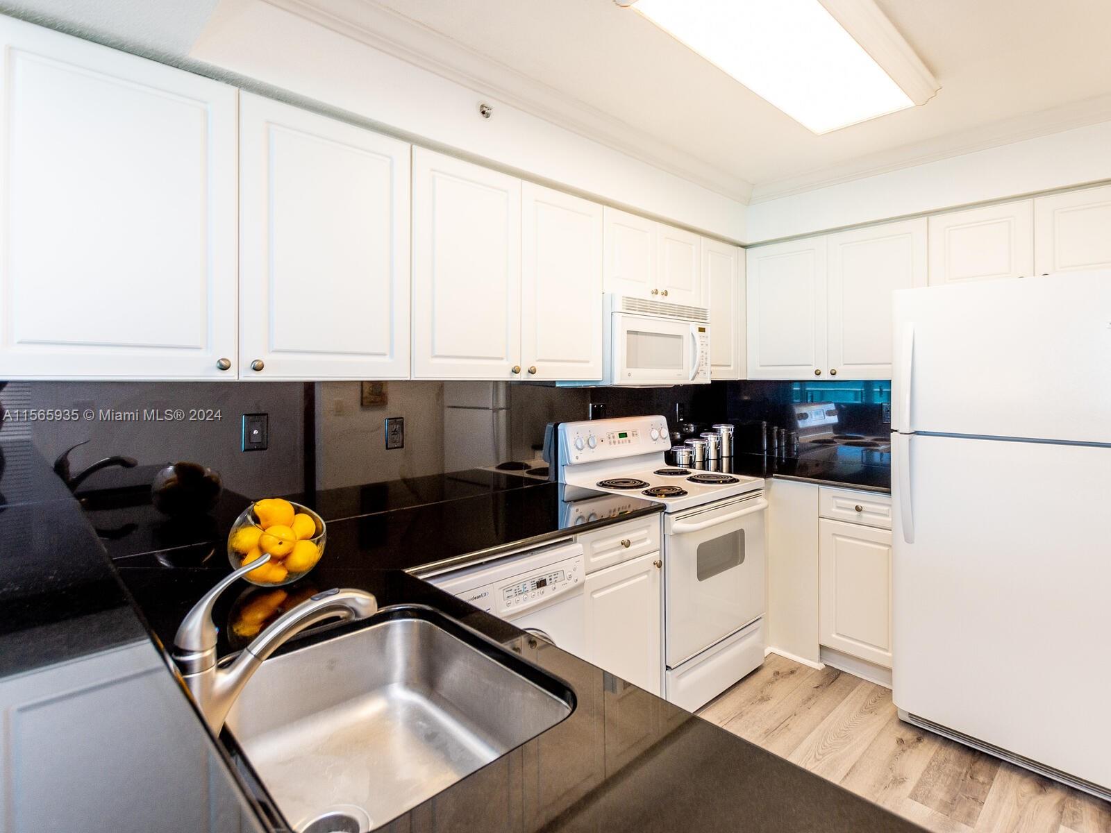 Hollywood, Florida 33019, ,1 BathroomBathrooms,Residentiallease,For Rent,A11565935