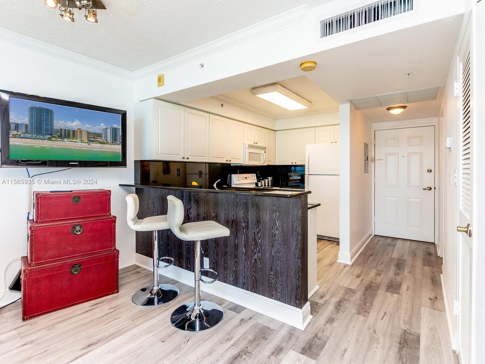 Hollywood, Florida 33019, ,1 BathroomBathrooms,Residentiallease,For Rent,A11565935