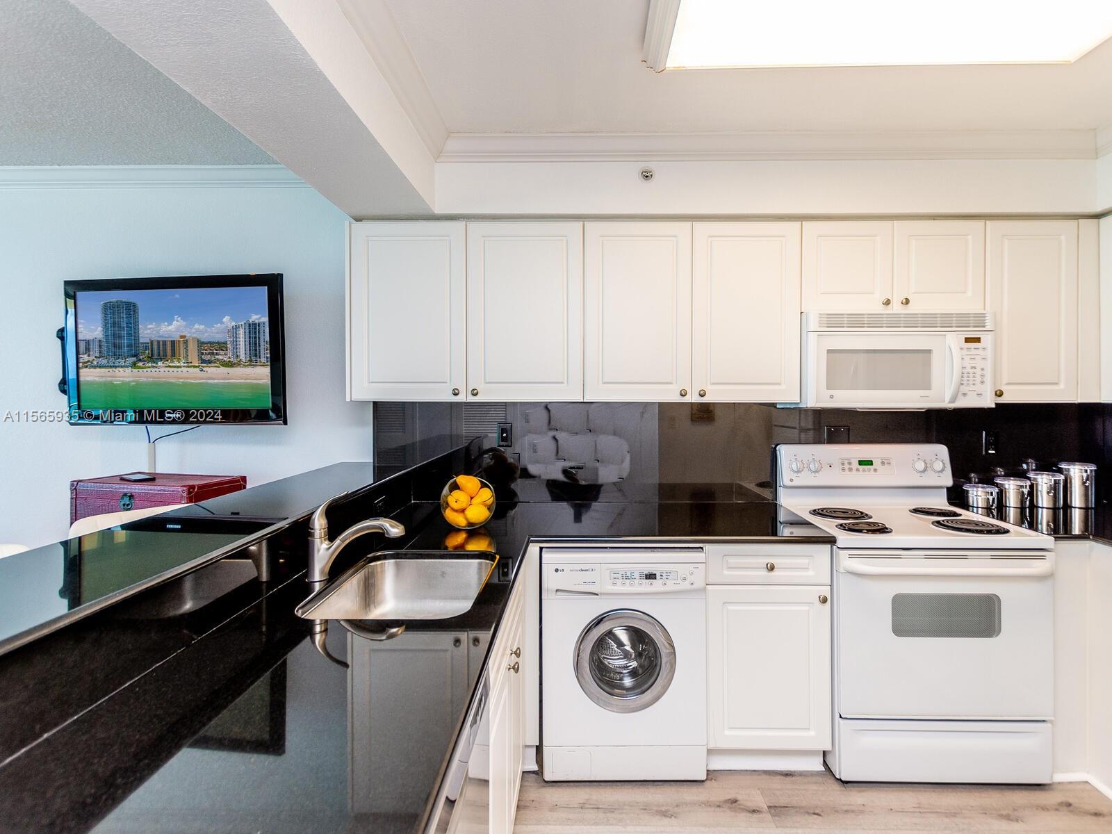 Hollywood, Florida 33019, ,1 BathroomBathrooms,Residentiallease,For Rent,A11565935