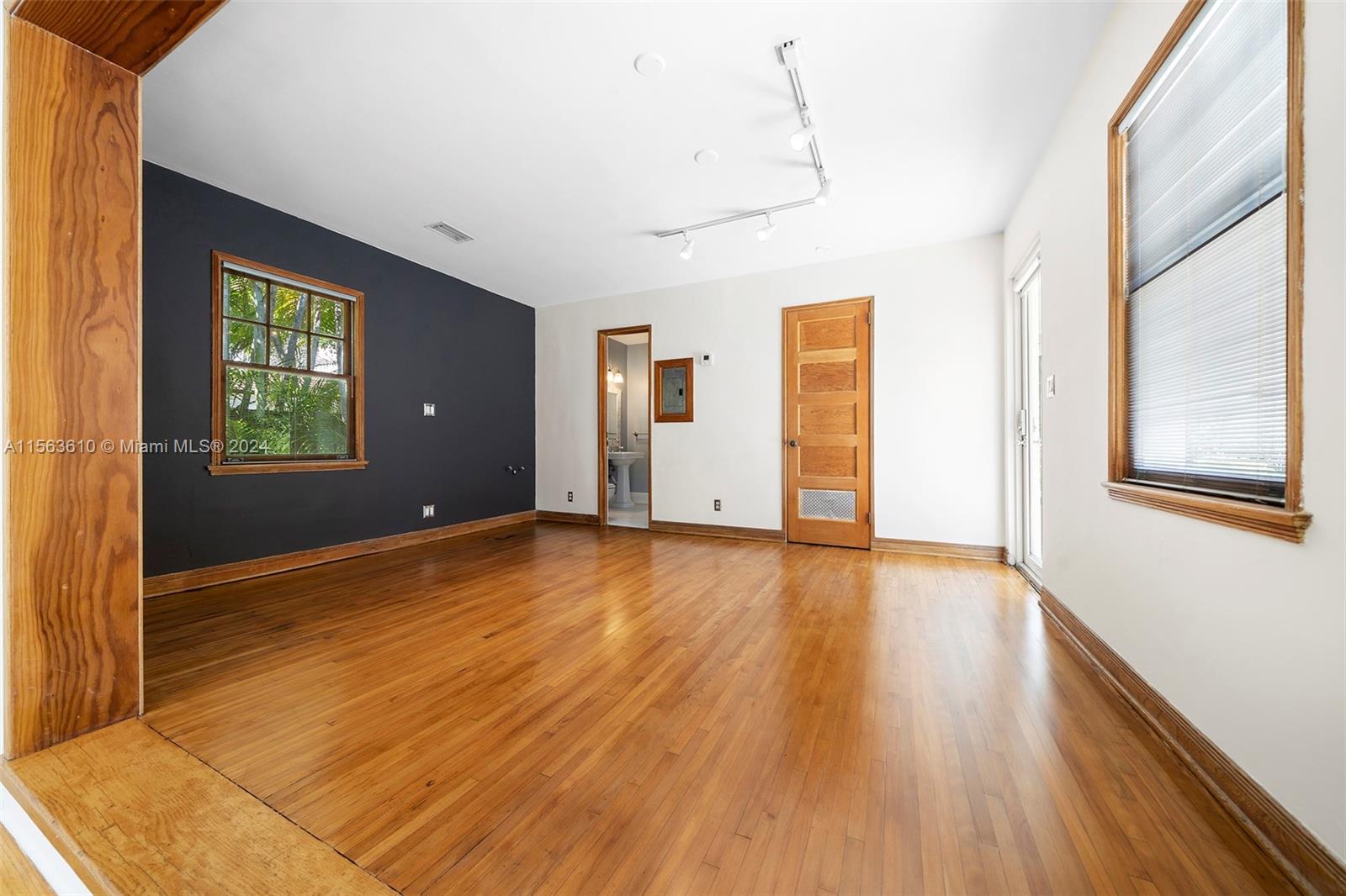 3404 Garden Ave, Miami Beach, Florida 33140, 5 Bedrooms Bedrooms, ,3 BathroomsBathrooms,Residentiallease,For Rent,3404 Garden Ave,A11563610
