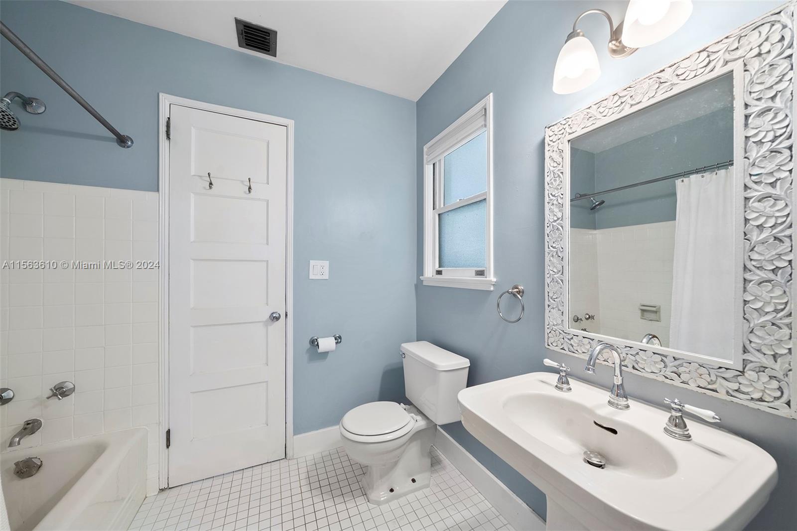 3404 Garden Ave, Miami Beach, Florida 33140, 5 Bedrooms Bedrooms, ,3 BathroomsBathrooms,Residentiallease,For Rent,3404 Garden Ave,A11563610