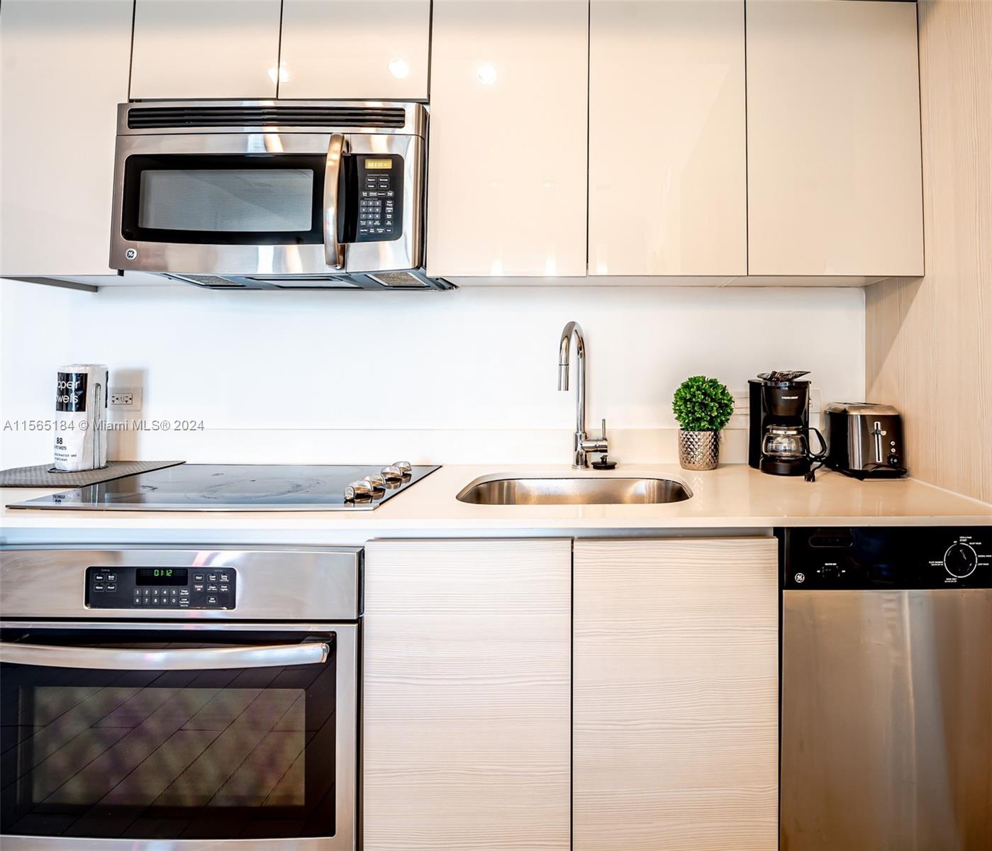 2602 E Hallandale Beach Blvd R607, Hallandale Beach, Florida 33009, 2 Bedrooms Bedrooms, ,2 BathroomsBathrooms,Residential,For Sale,2602 E Hallandale Beach Blvd R607,A11565184