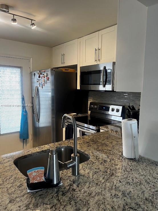 319 NE 14th Ave 702, Hallandale Beach, Florida 33009, 2 Bedrooms Bedrooms, ,2 BathroomsBathrooms,Residentiallease,For Rent,319 NE 14th Ave 702,A11565095