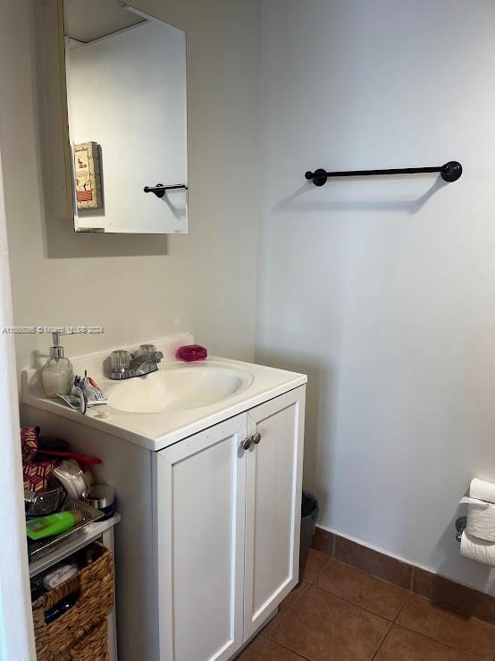 319 NE 14th Ave 702, Hallandale Beach, Florida 33009, 2 Bedrooms Bedrooms, ,2 BathroomsBathrooms,Residentiallease,For Rent,319 NE 14th Ave 702,A11565095