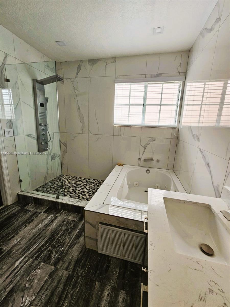 4233 NE 16th St 4233, Homestead, Florida 33033, 4 Bedrooms Bedrooms, ,2 BathroomsBathrooms,Residentiallease,For Rent,4233 NE 16th St 4233,A11565949