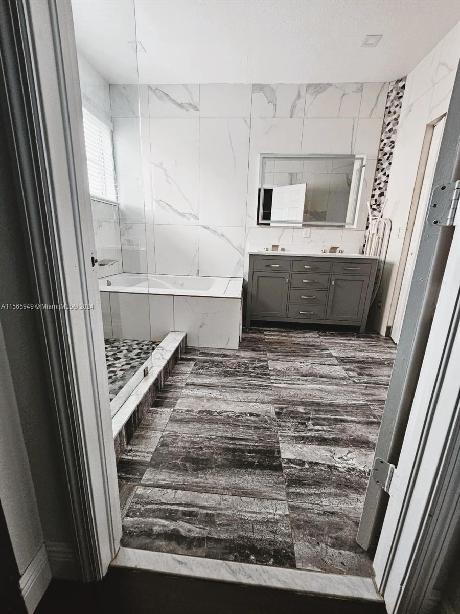 4233 NE 16th St 4233, Homestead, Florida 33033, 4 Bedrooms Bedrooms, ,2 BathroomsBathrooms,Residentiallease,For Rent,4233 NE 16th St 4233,A11565949