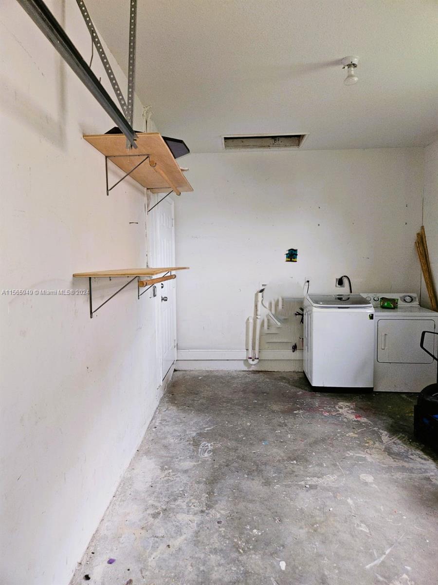 4233 NE 16th St 4233, Homestead, Florida 33033, 4 Bedrooms Bedrooms, ,2 BathroomsBathrooms,Residentiallease,For Rent,4233 NE 16th St 4233,A11565949