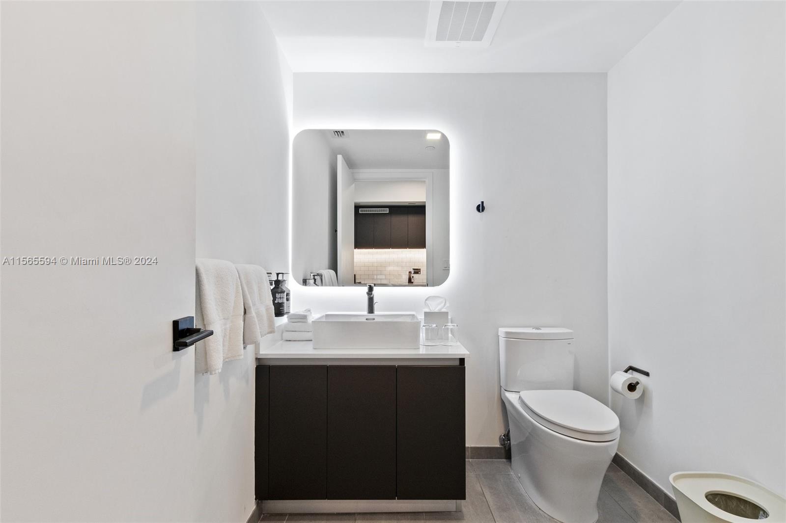 227 NE 2nd St 1507, Miami, Florida 33132, ,1 BathroomBathrooms,Residential,For Sale,227 NE 2nd St 1507,A11565594