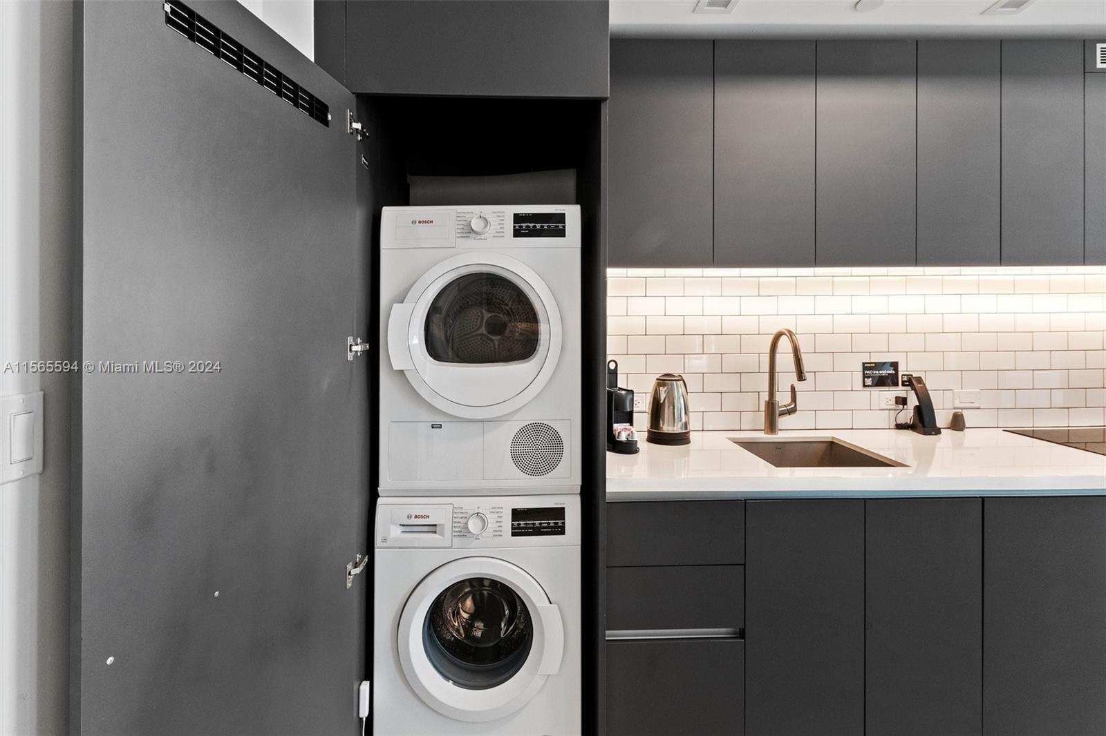 227 NE 2nd St 1507, Miami, Florida 33132, ,1 BathroomBathrooms,Residential,For Sale,227 NE 2nd St 1507,A11565594