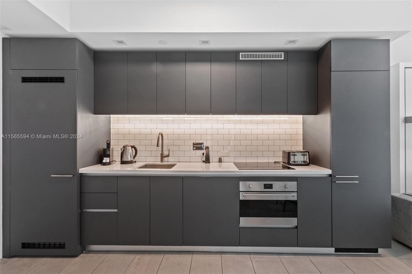 227 NE 2nd St 1507, Miami, Florida 33132, ,1 BathroomBathrooms,Residential,For Sale,227 NE 2nd St 1507,A11565594