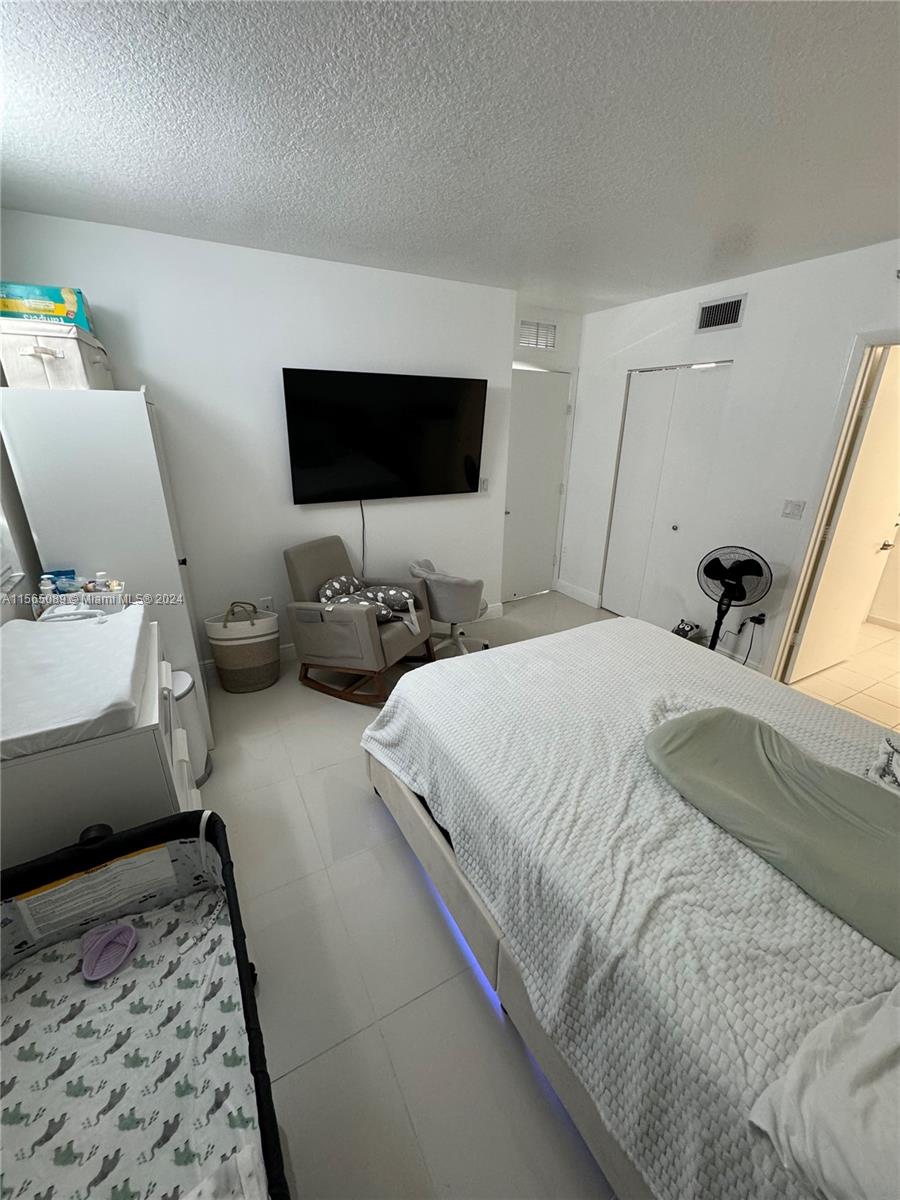 Miami, Florida 33125, 1 Bedroom Bedrooms, ,1 BathroomBathrooms,Residentiallease,For Rent,A11565089