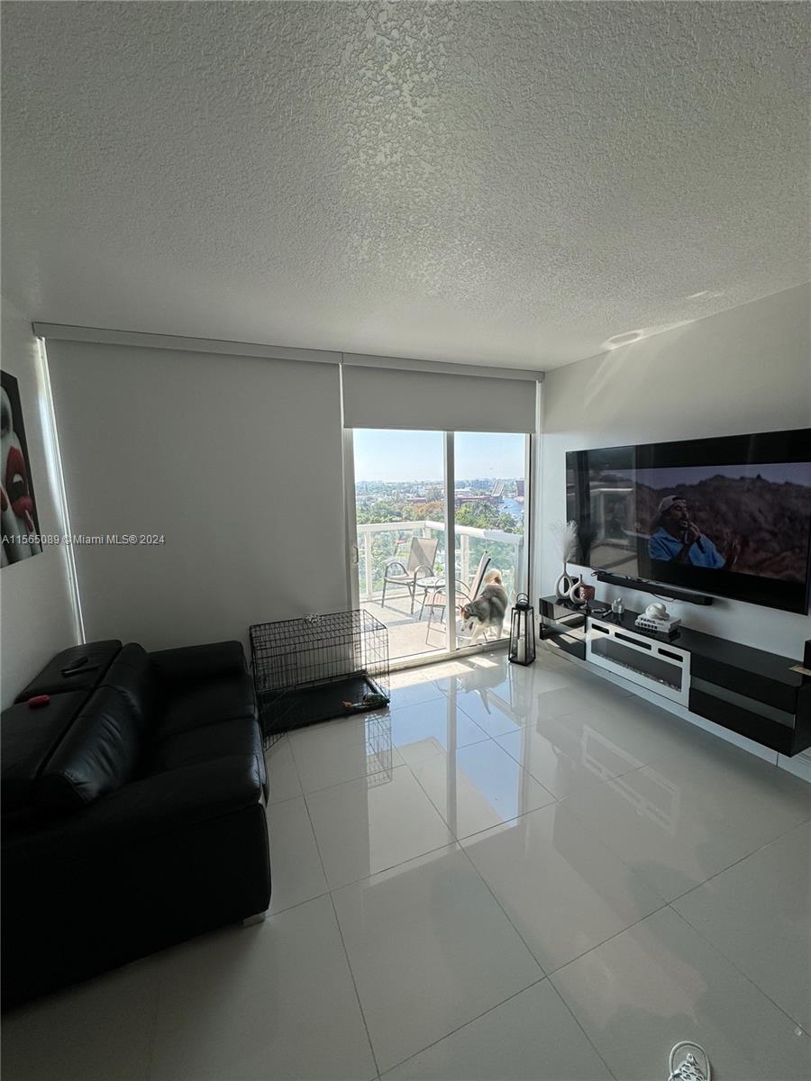 Miami, Florida 33125, 1 Bedroom Bedrooms, ,1 BathroomBathrooms,Residentiallease,For Rent,A11565089