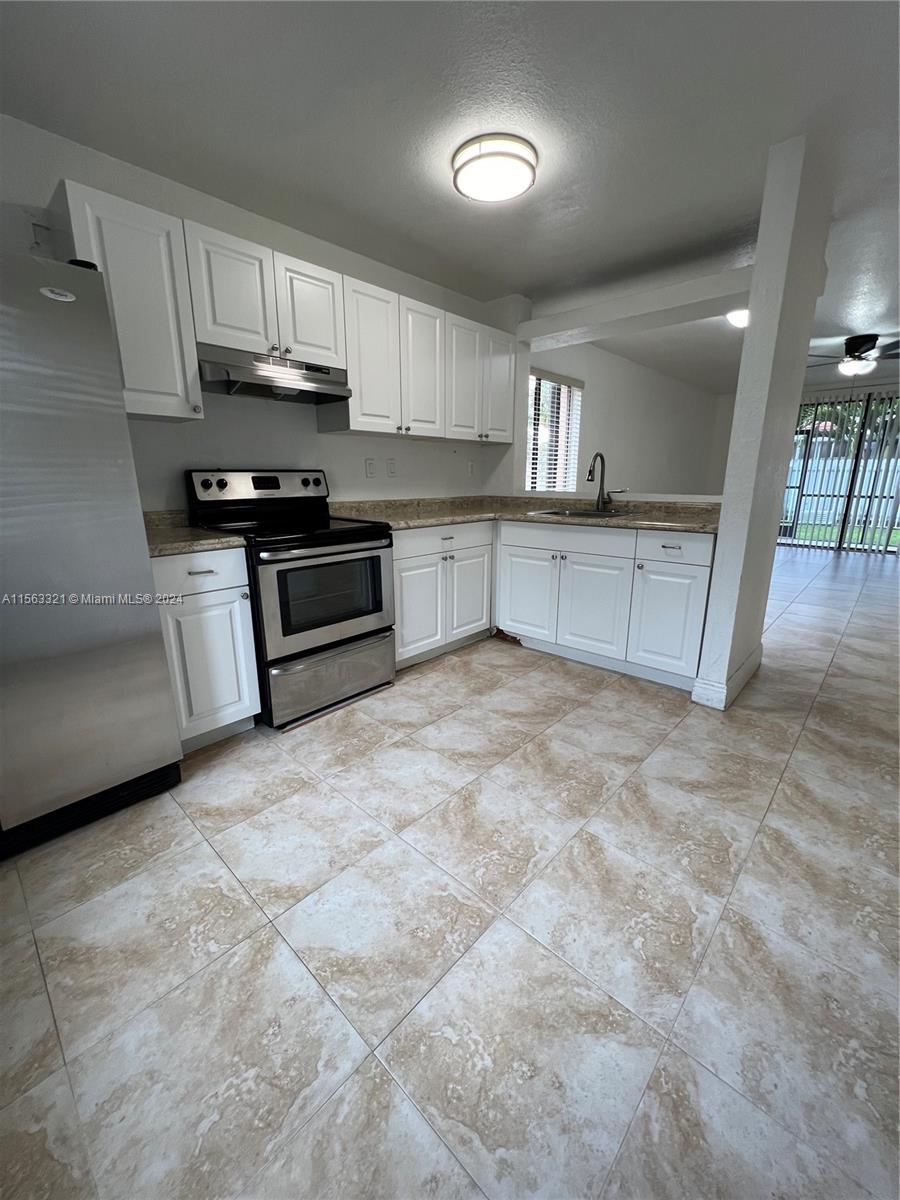 8245 NW 191st St 2-B, Hialeah, Florida 33015, 2 Bedrooms Bedrooms, ,2 BathroomsBathrooms,Residential,For Sale,8245 NW 191st St 2-B,A11563321